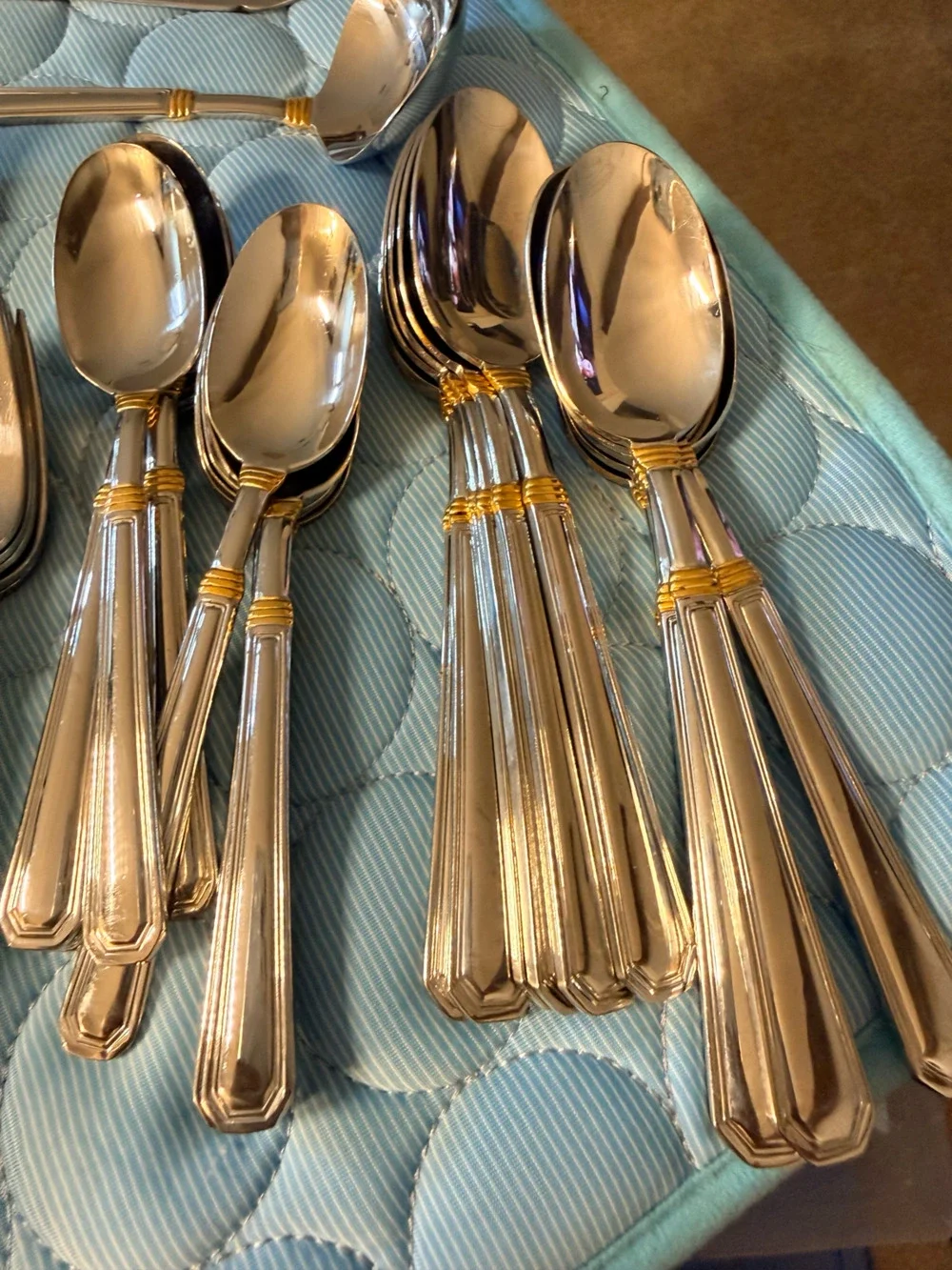 Vintage Pfaltzgraff Gourmet Gold Stainless  Set Service for 12 65 Pc + 4 Shakers